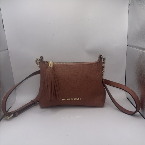 MICHAEL KORS Bedford Leather Crossbody Bag - Picture 2 of 15